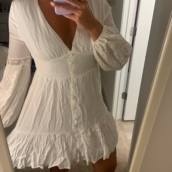 Francesca’s long sleeve white dress with lace detailing - Picture 1 of 4